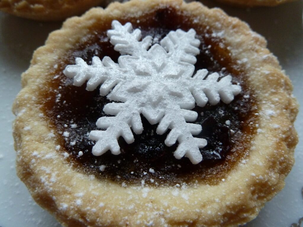 Mince Pies decorated with icing Mince Pies decorated with icing