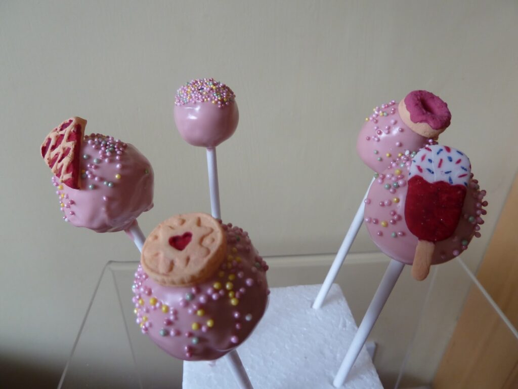 Strawberry Chocolate Cake Pops Strawberry Chocolate Cake Pops