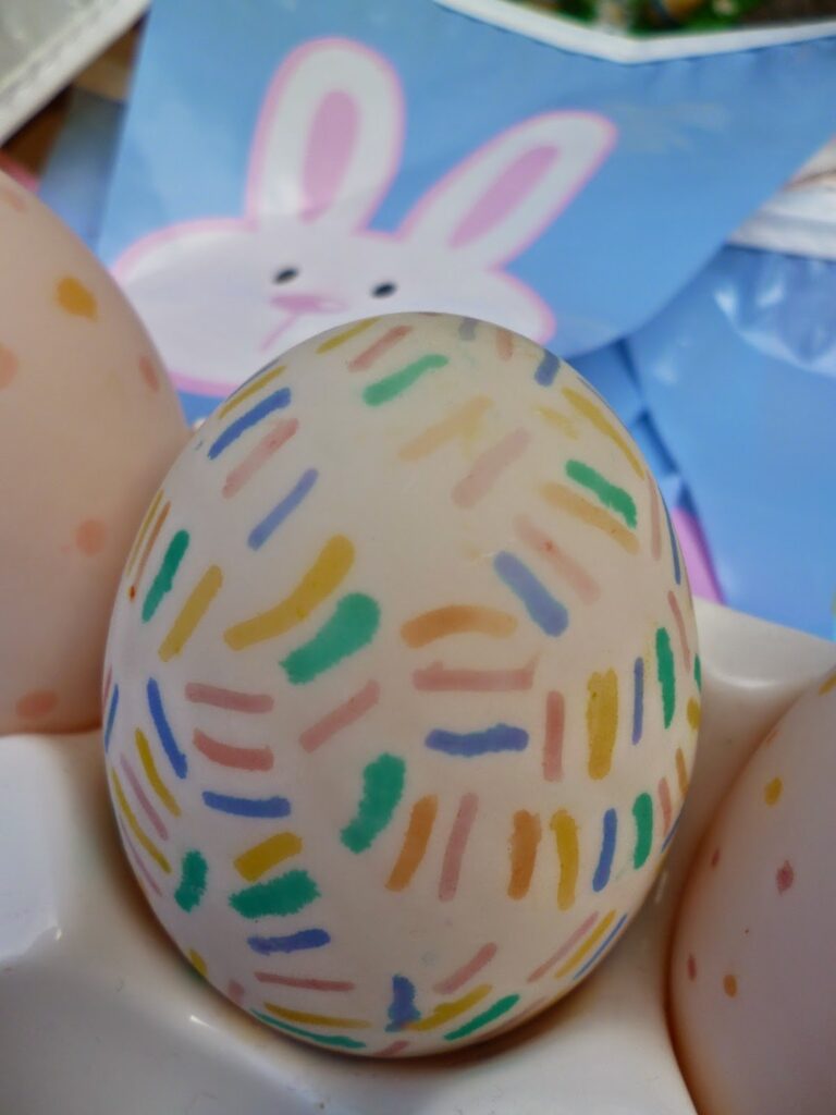 Fun craft idea decorating Easter Eggs with pen