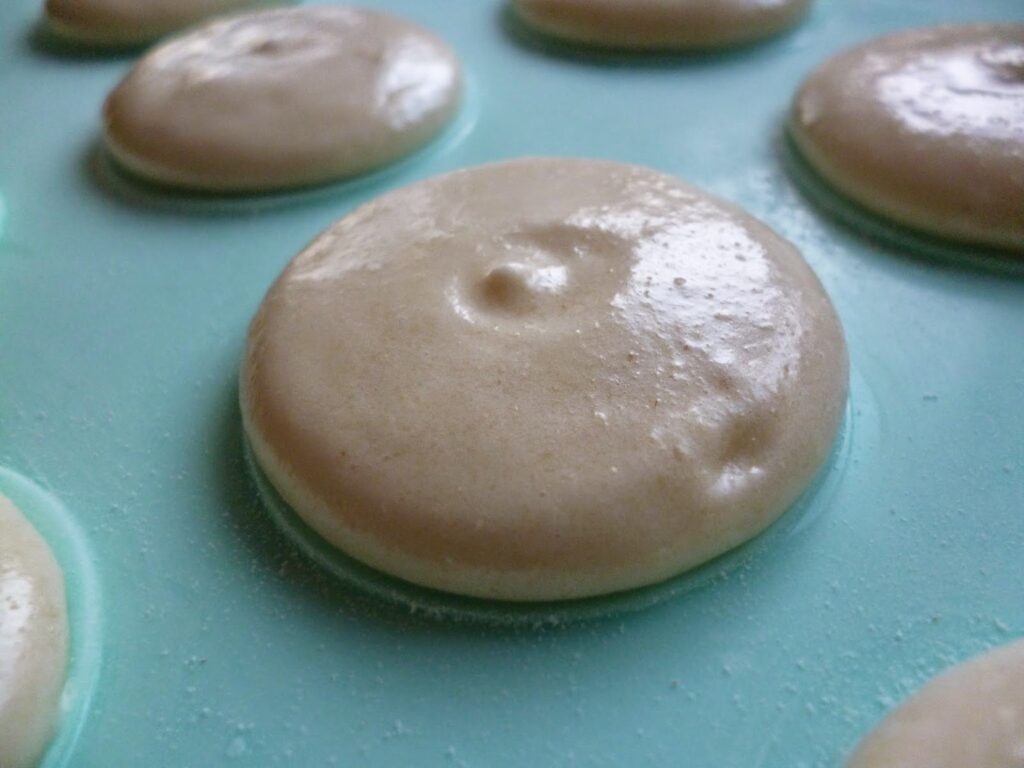 using a macaroon mat using a macaroon mat